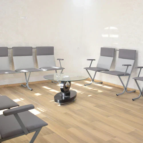 Espace de travail moderne avec mobilier de bureau ergonomique et rangements adaptés au Maroc